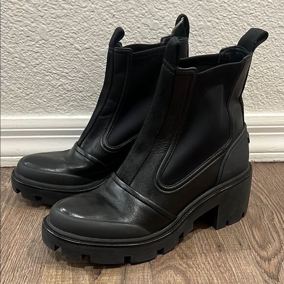 Tory Burch Chelsea lug sole boots - Picture 1 of 4